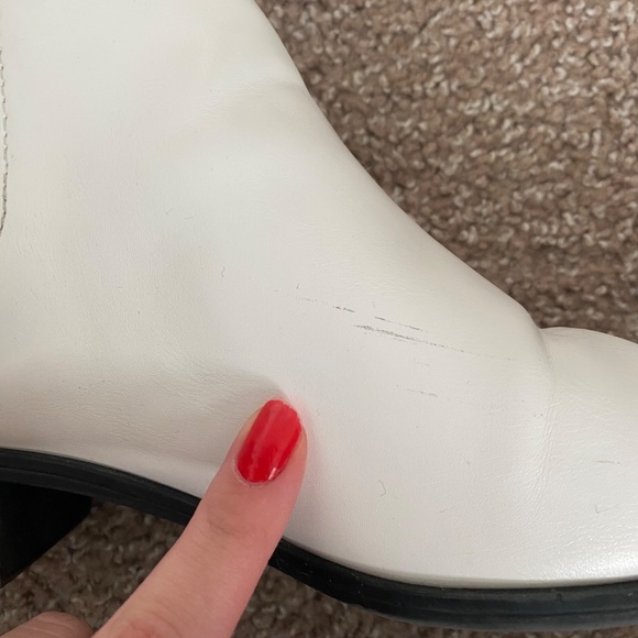 ❤️‍🔥🎸STYLISH ROCKER GIRLIES💋❤️‍🔥 White Ankle Boots w/ Pointed Toe - Picture 8 of 14